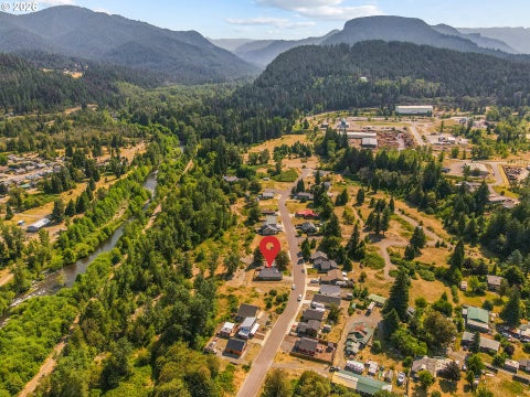 Tiny photo for 48393 Roaring Rapids Way, Oakridge, OR 97463 (MLS # 552804712)
