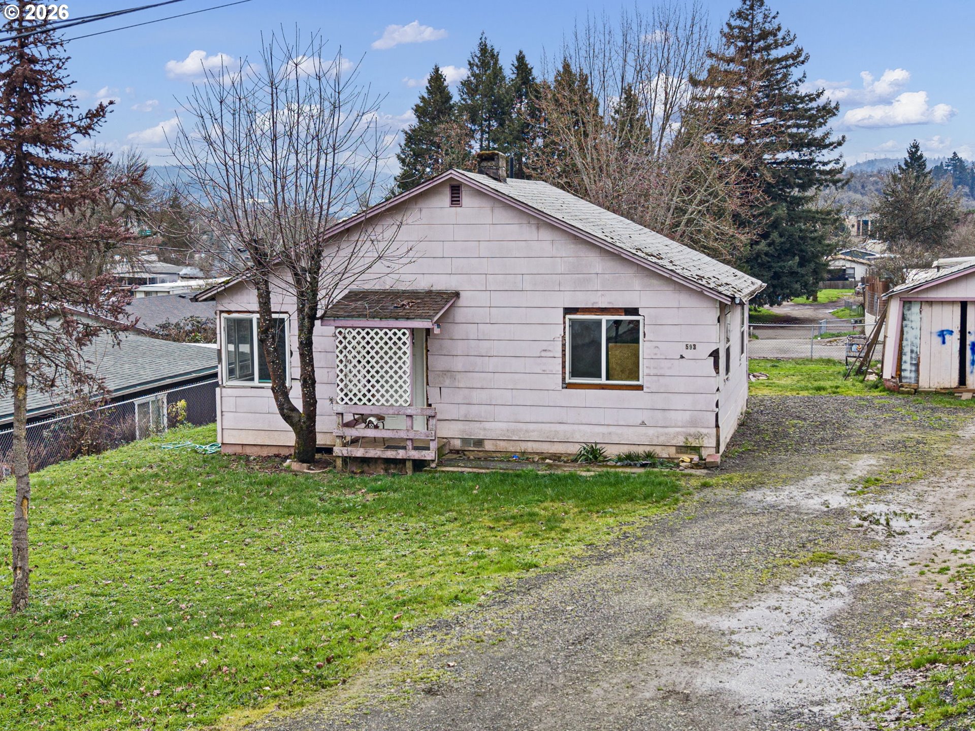 593 NW SWEETBRIER AVE