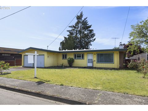 Photo of 252 NW 14th St, McMinnville, OR 97128 (MLS # 275404435)