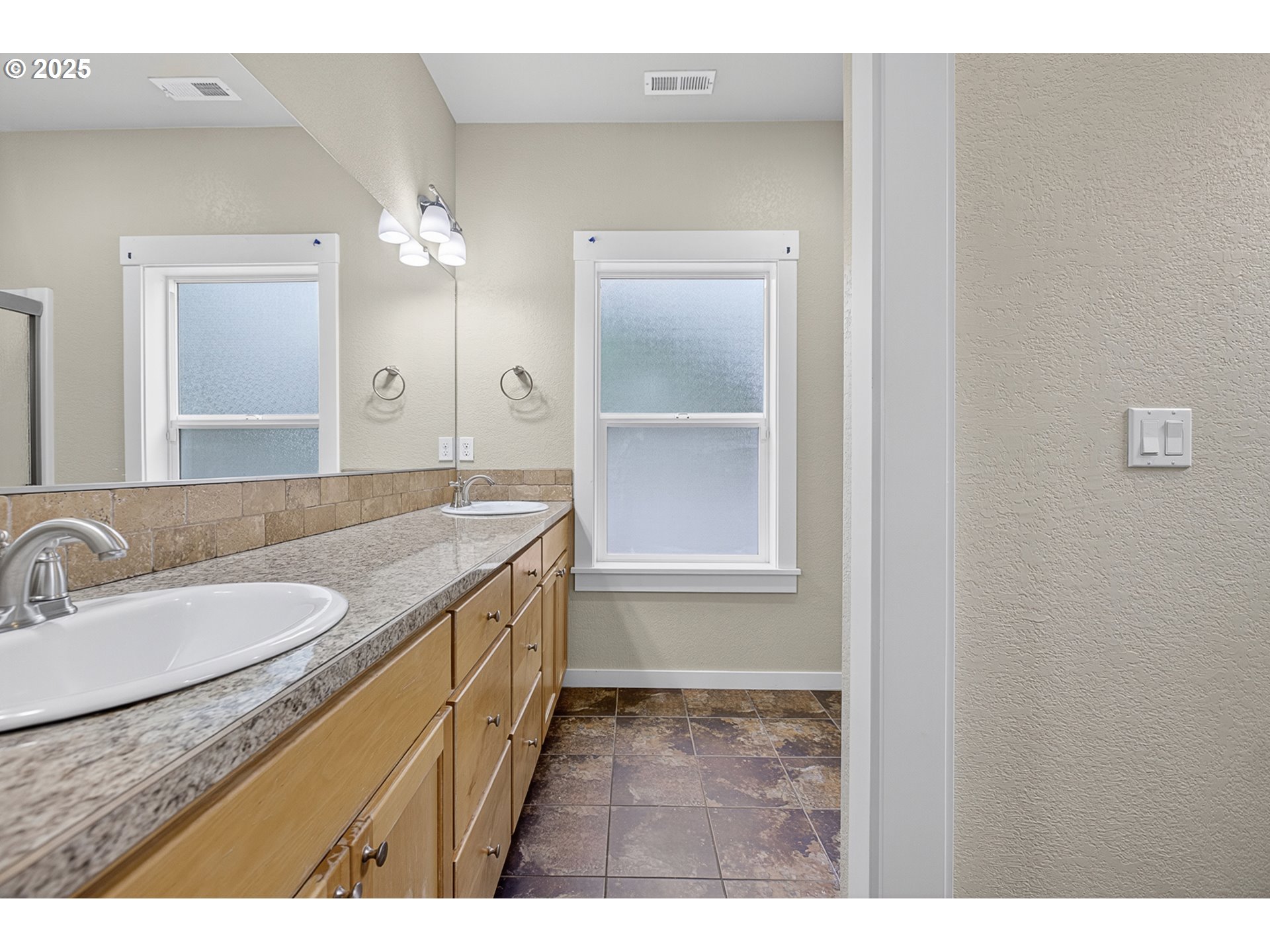 Eugene, Oregon 97404, United States, 4 Bedrooms Bedrooms, ,3 BathroomsBathrooms,Residential,Active,187749