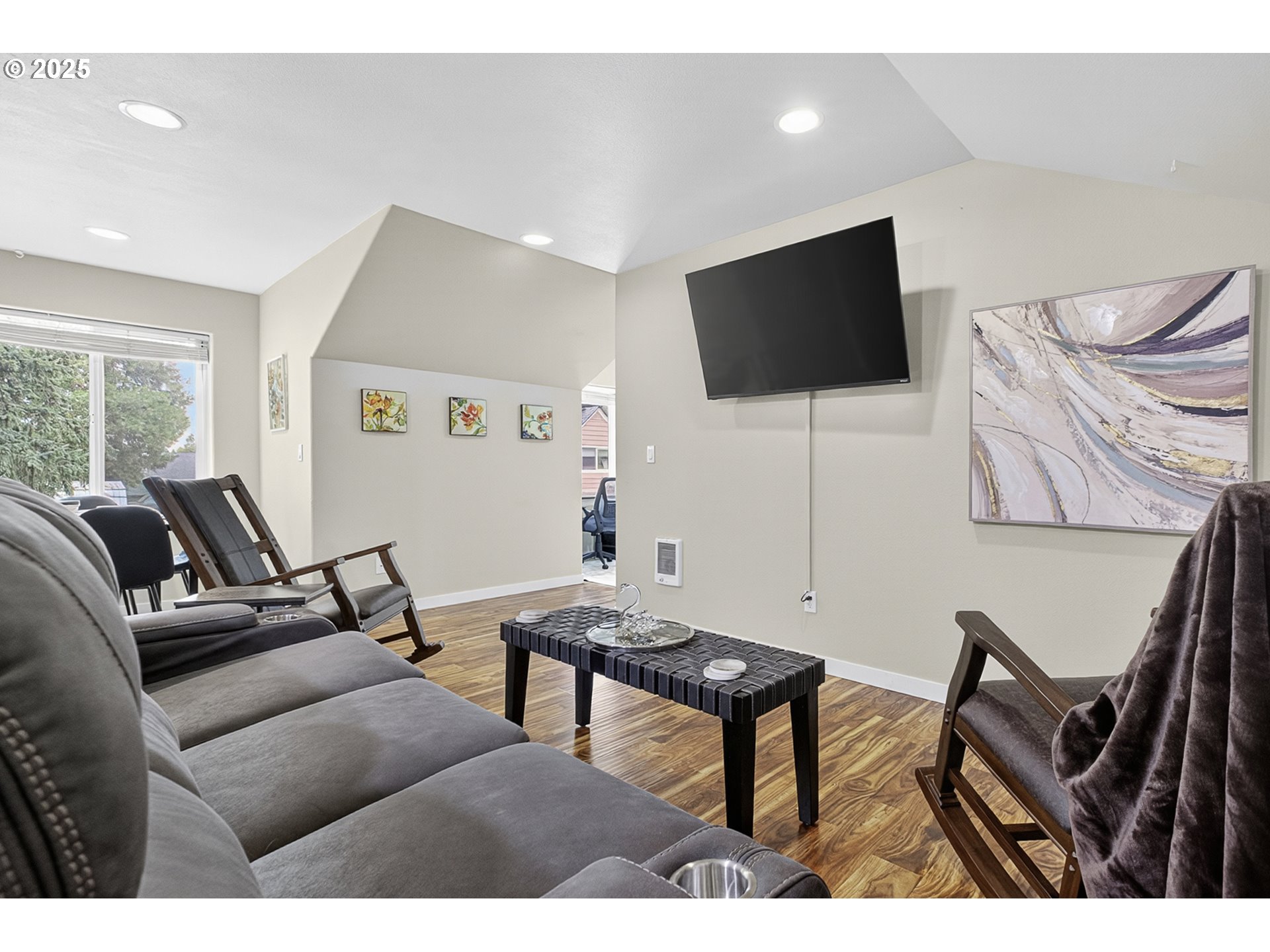 Eugene, Oregon 97404, United States, 4 Bedrooms Bedrooms, ,3 BathroomsBathrooms,Residential,Active,187749