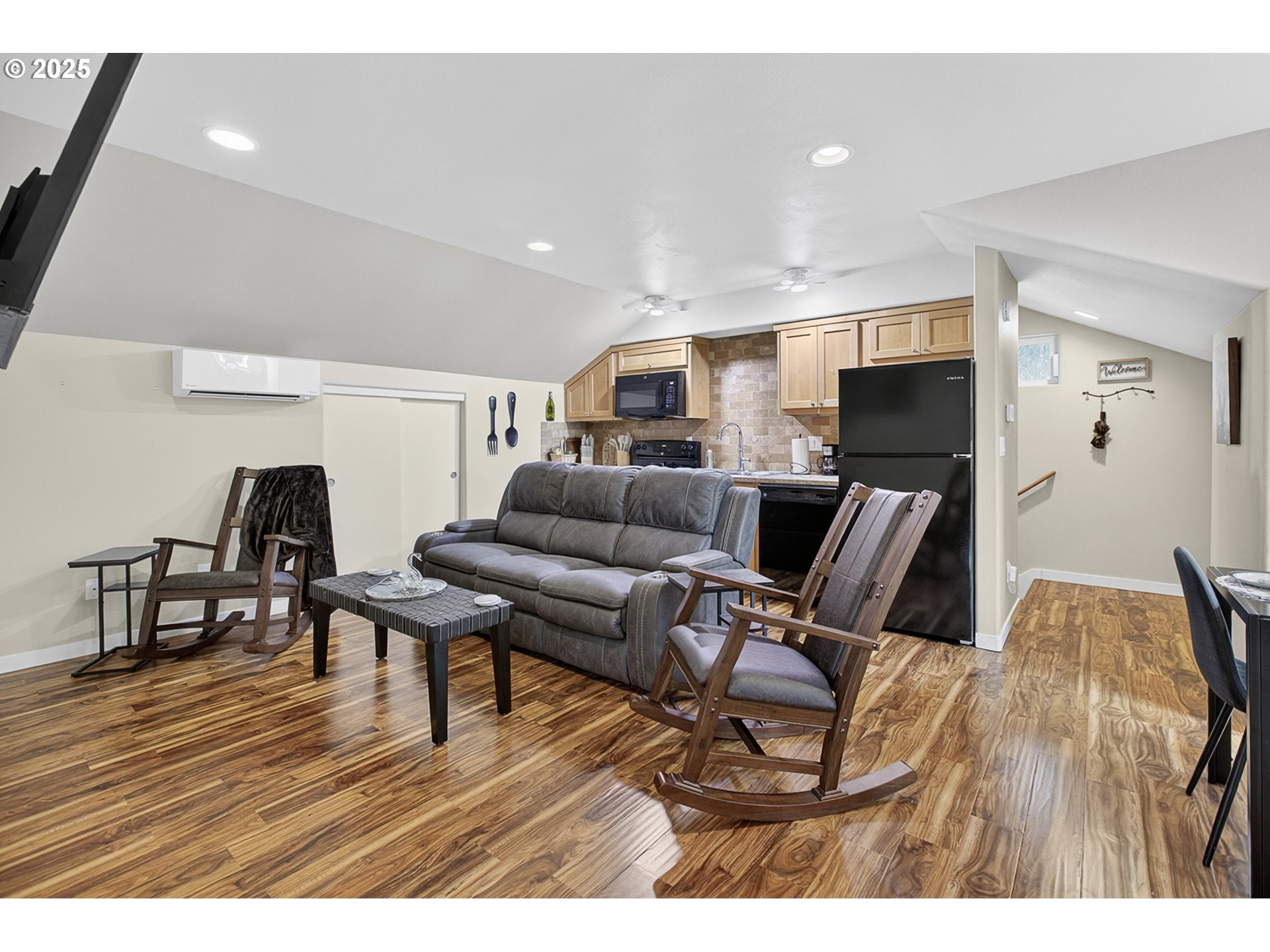 Eugene, Oregon 97404, United States, 4 Bedrooms Bedrooms, ,3 BathroomsBathrooms,Residential,Active,187749