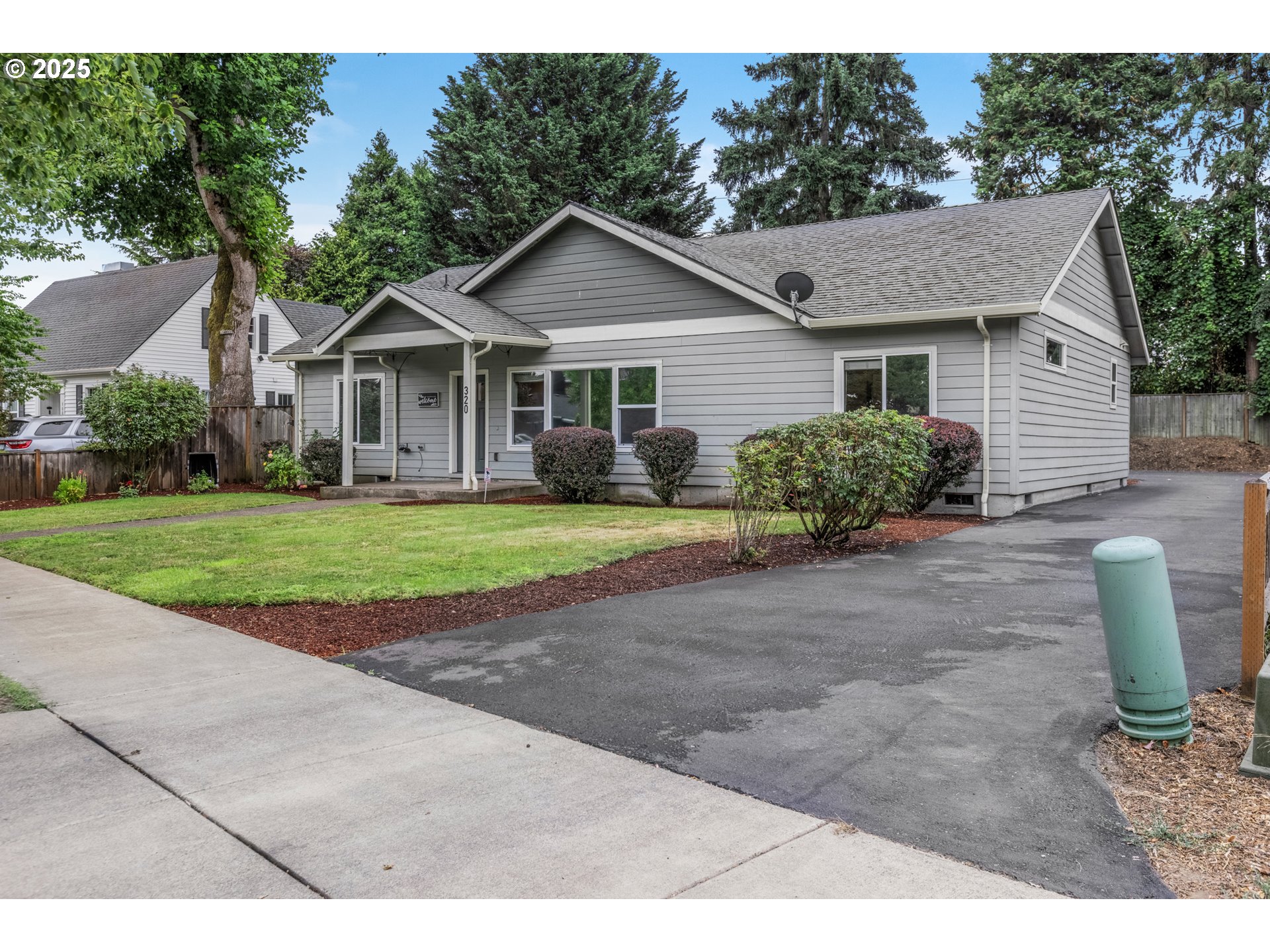 Eugene, Oregon 97404, United States, 4 Bedrooms Bedrooms, ,3 BathroomsBathrooms,Residential,Active,187749