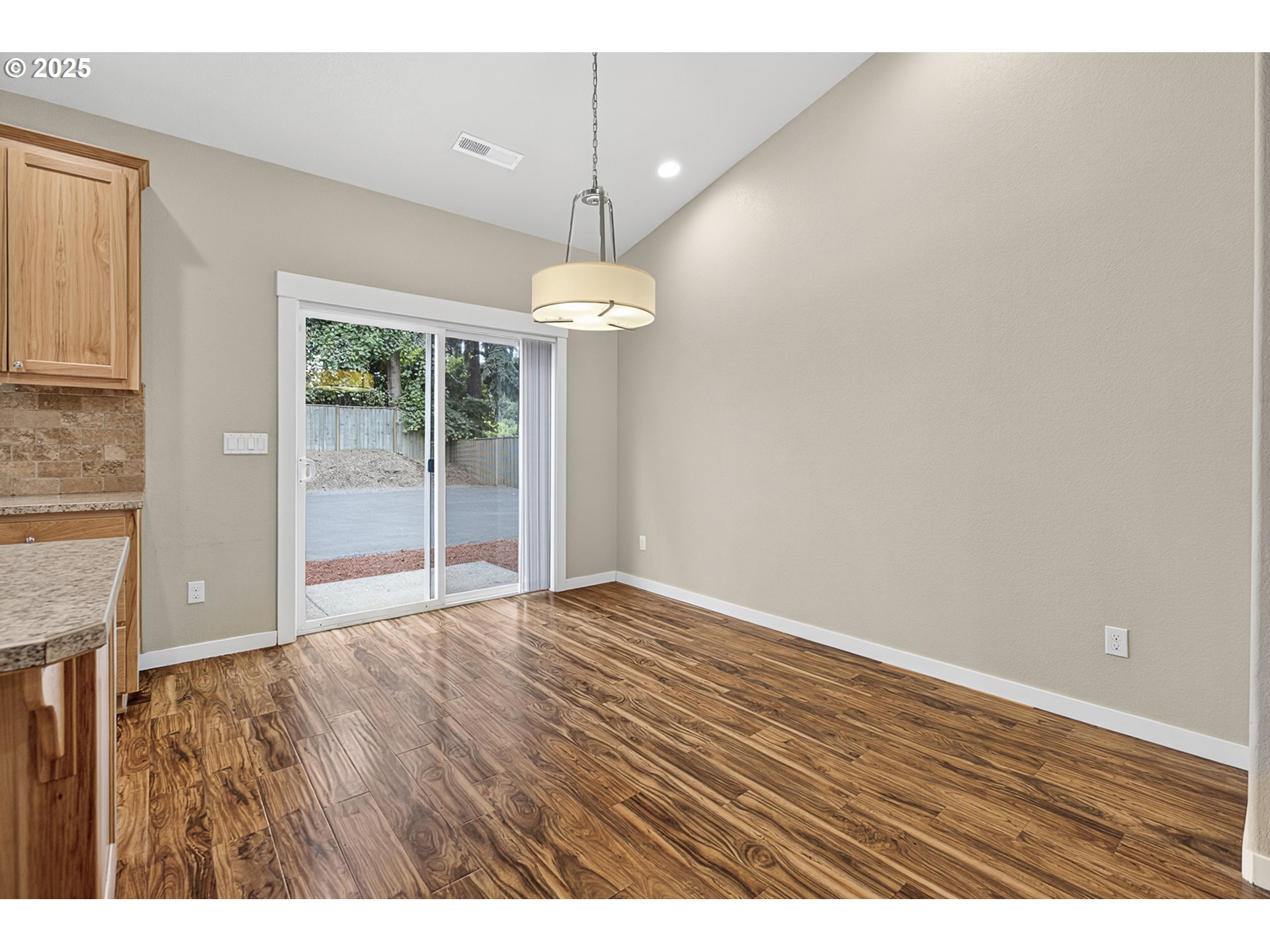 Eugene, Oregon 97404, United States, 4 Bedrooms Bedrooms, ,3 BathroomsBathrooms,Residential,Active,187749