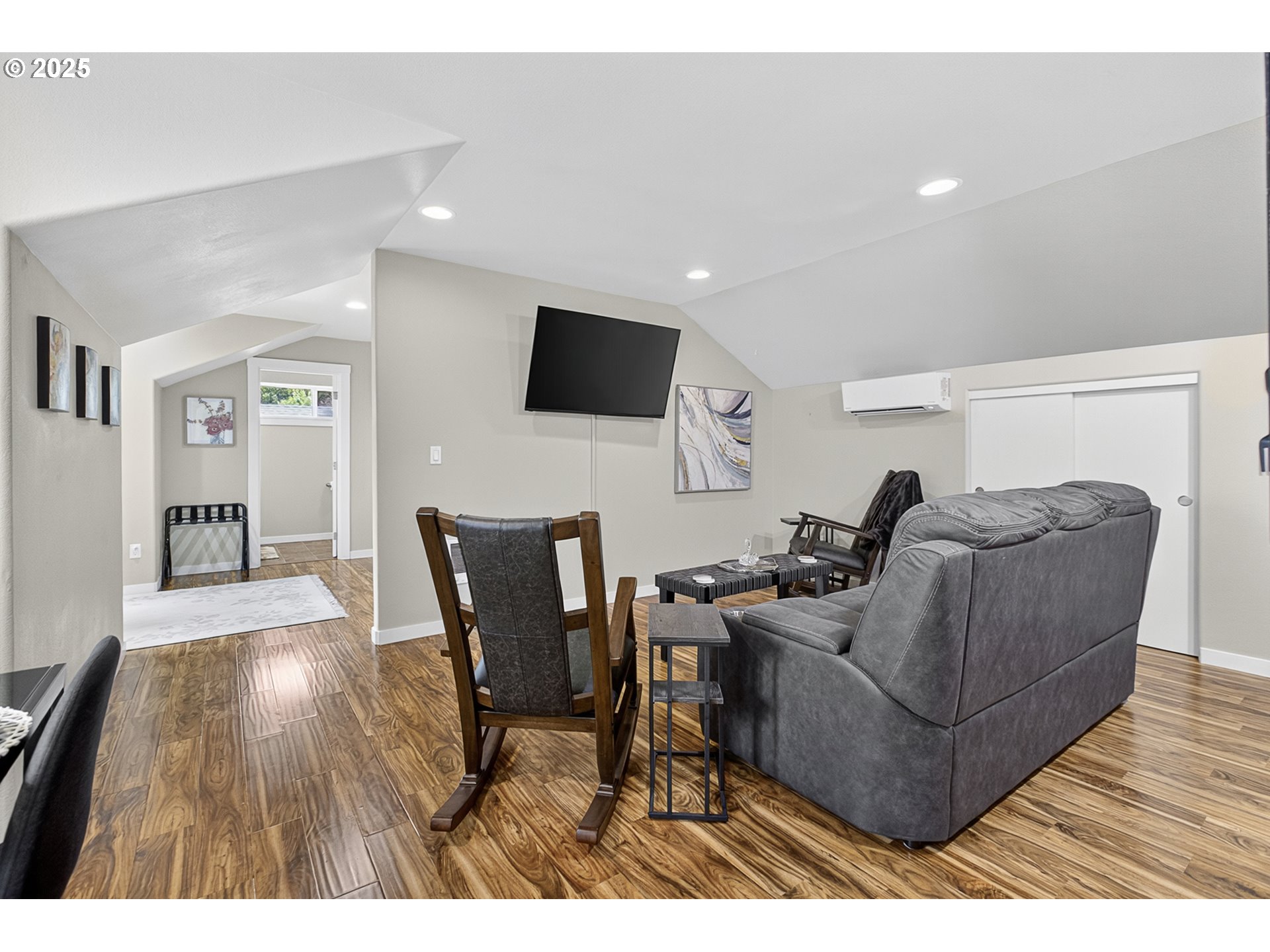 Eugene, Oregon 97404, United States, 4 Bedrooms Bedrooms, ,3 BathroomsBathrooms,Residential,Active,187749