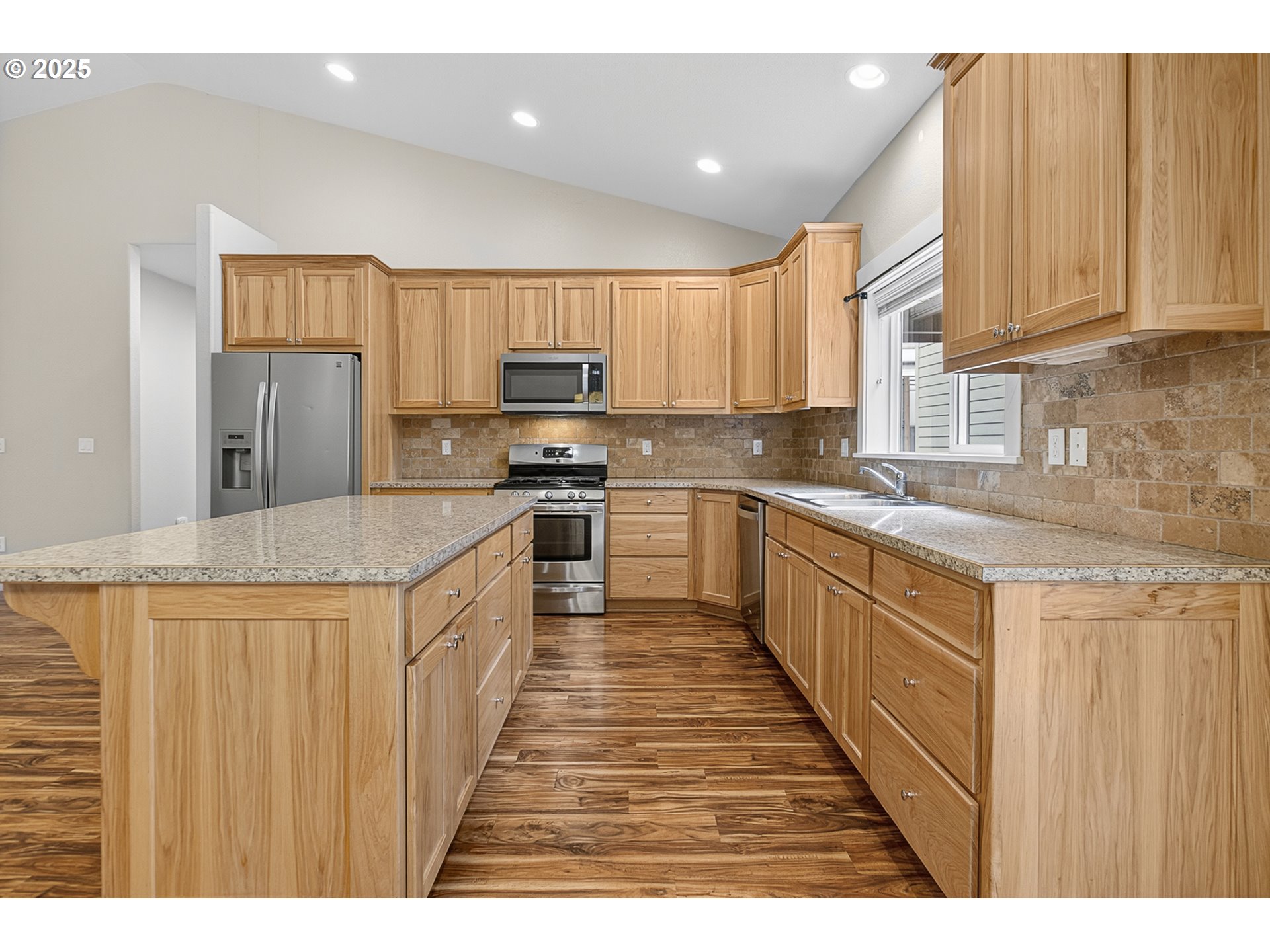 Eugene, Oregon 97404, United States, 4 Bedrooms Bedrooms, ,3 BathroomsBathrooms,Residential,Active,187749