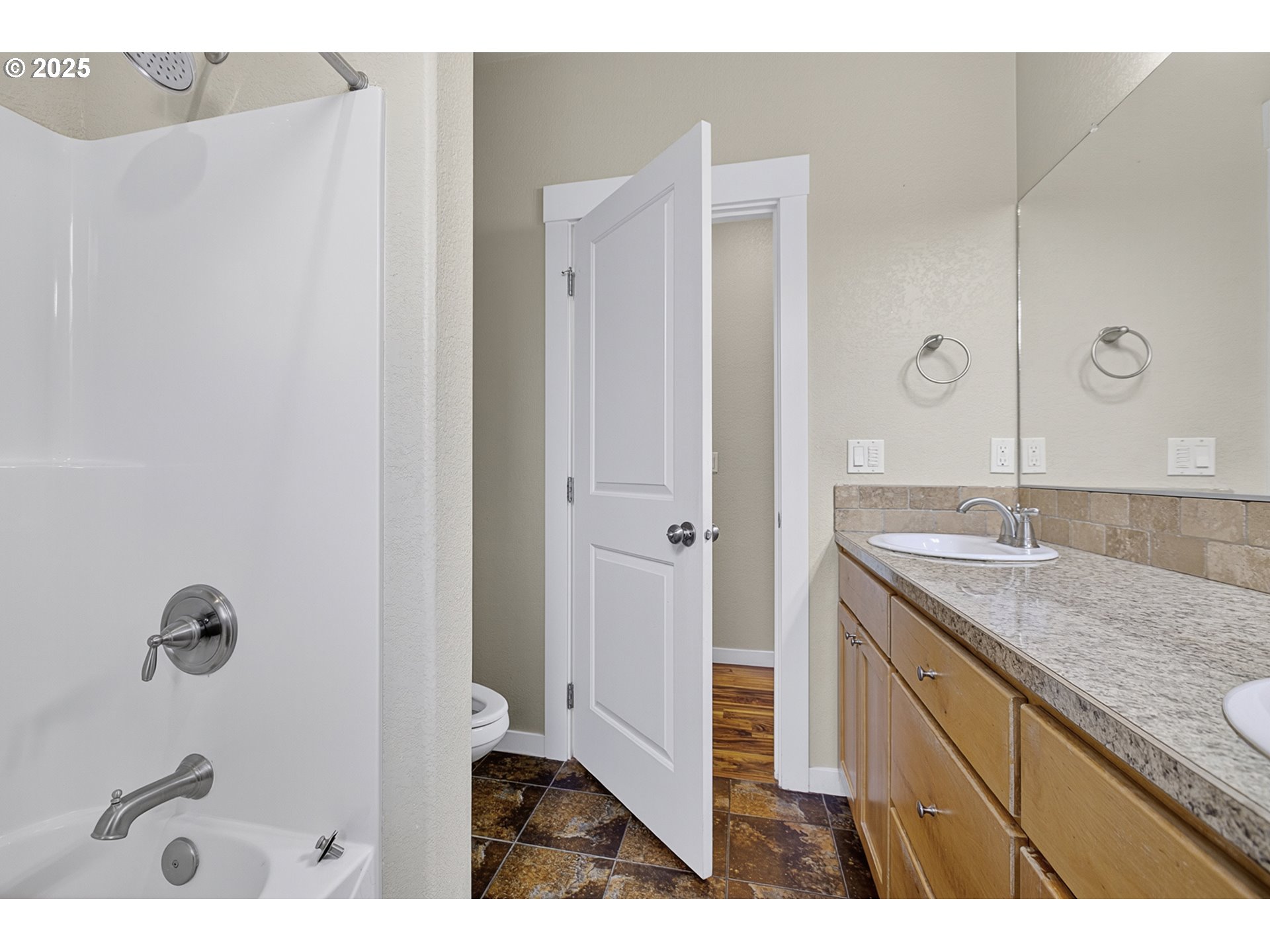 Eugene, Oregon 97404, United States, 4 Bedrooms Bedrooms, ,3 BathroomsBathrooms,Residential,Active,187749