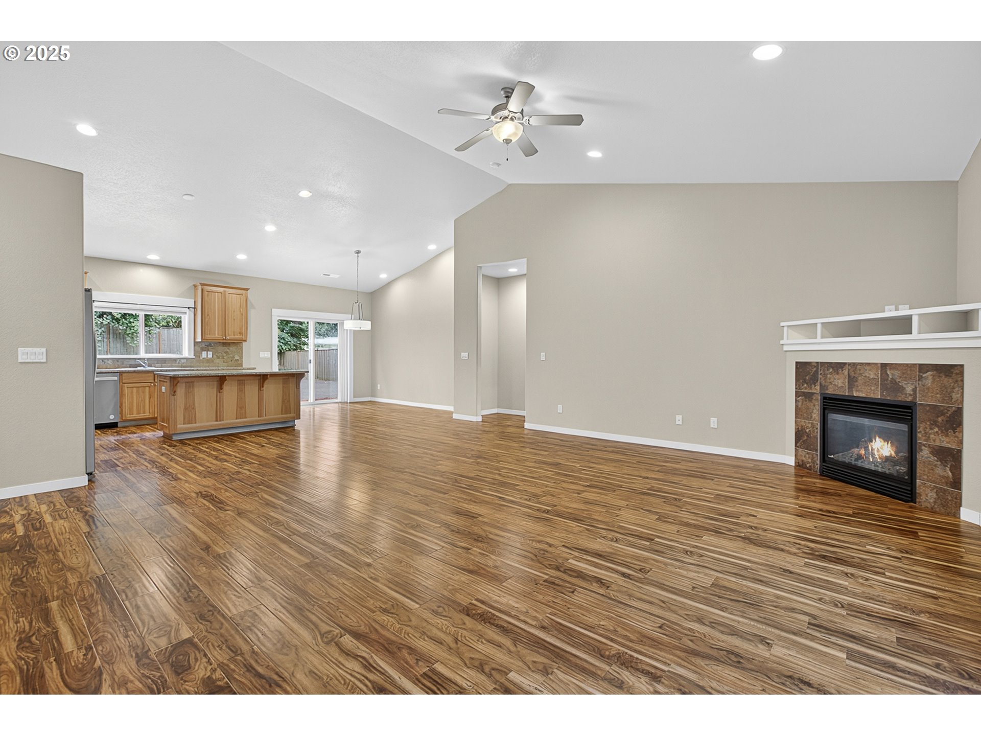 Eugene, Oregon 97404, United States, 4 Bedrooms Bedrooms, ,3 BathroomsBathrooms,Residential,Active,187749