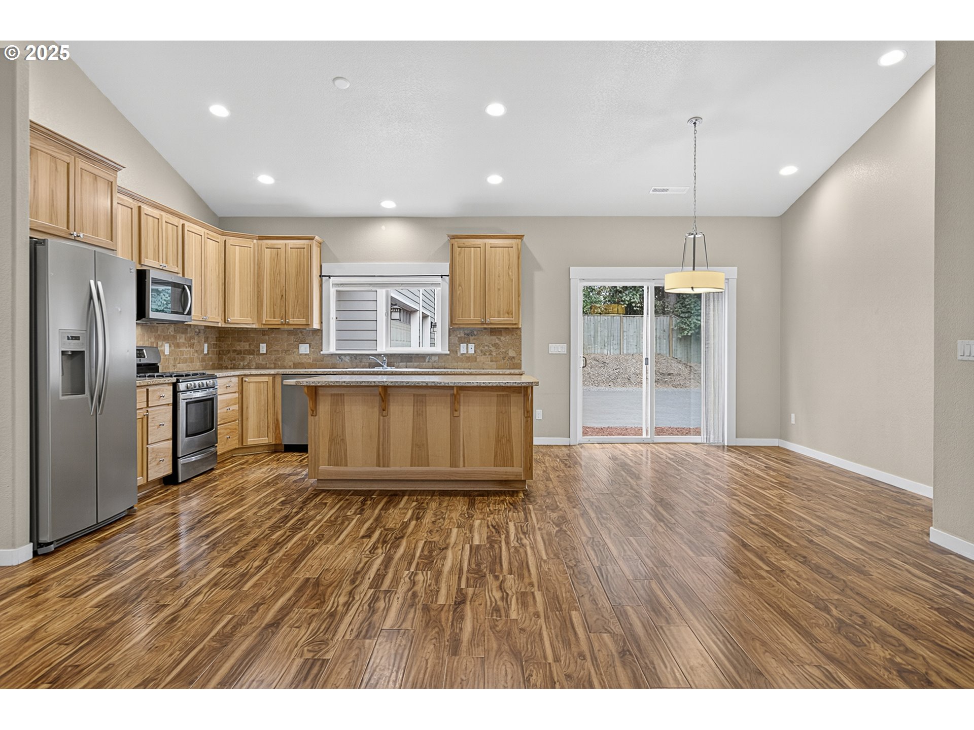 Eugene, Oregon 97404, United States, 4 Bedrooms Bedrooms, ,3 BathroomsBathrooms,Residential,Active,187749