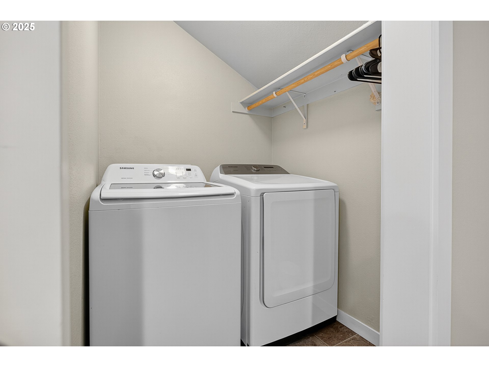 Eugene, Oregon 97404, United States, 4 Bedrooms Bedrooms, ,3 BathroomsBathrooms,Residential,Active,187749