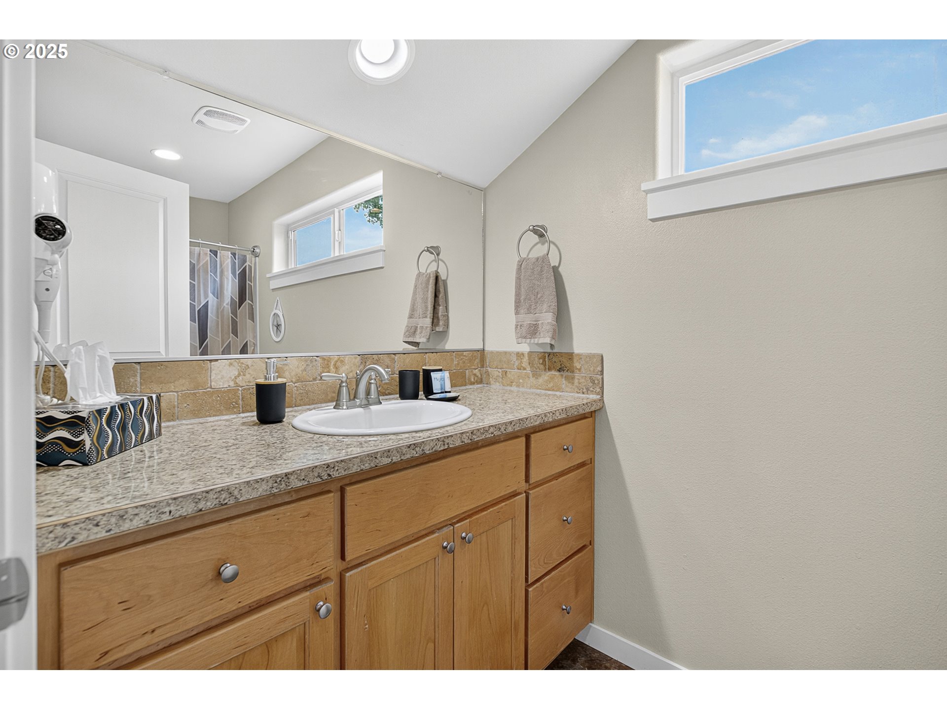 Eugene, Oregon 97404, United States, 4 Bedrooms Bedrooms, ,3 BathroomsBathrooms,Residential,Active,187749