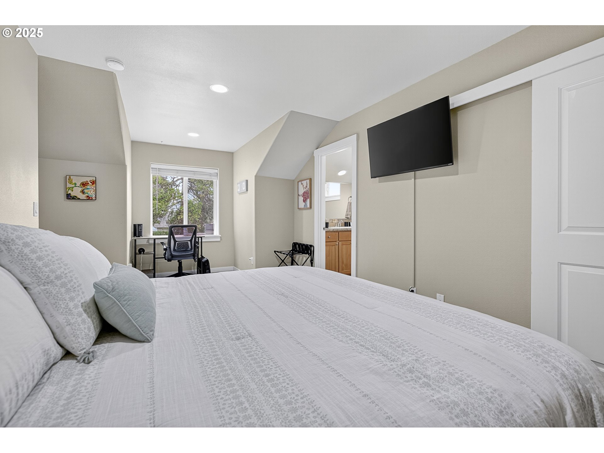 Eugene, Oregon 97404, United States, 4 Bedrooms Bedrooms, ,3 BathroomsBathrooms,Residential,Active,187749