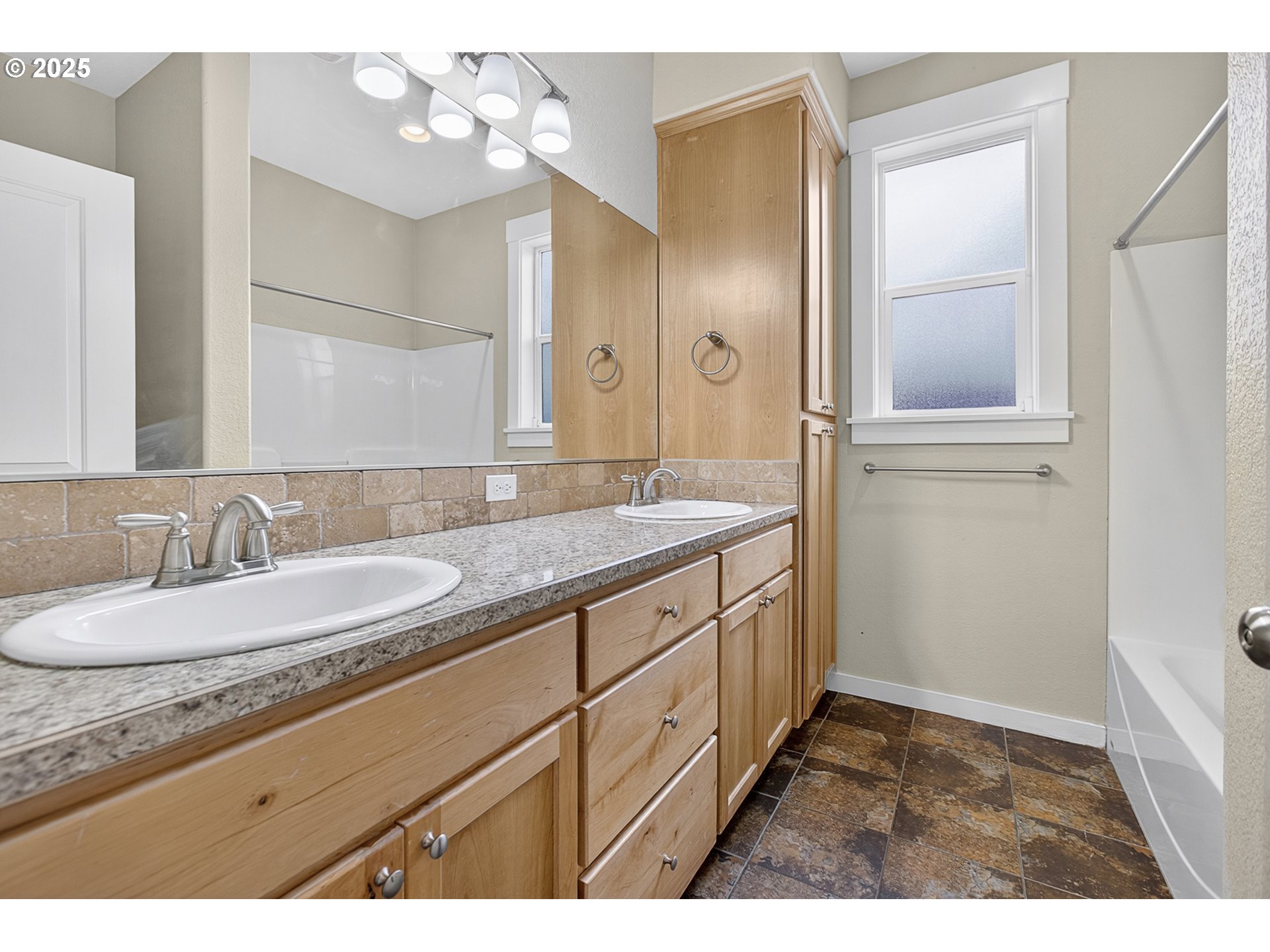 Eugene, Oregon 97404, United States, 4 Bedrooms Bedrooms, ,3 BathroomsBathrooms,Residential,Active,187749