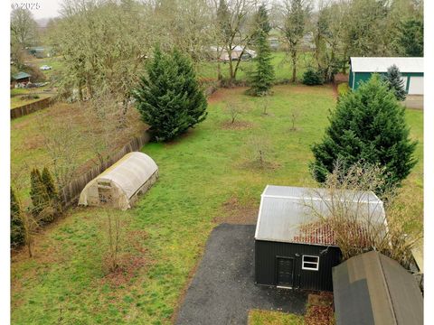 A home in Scappoose