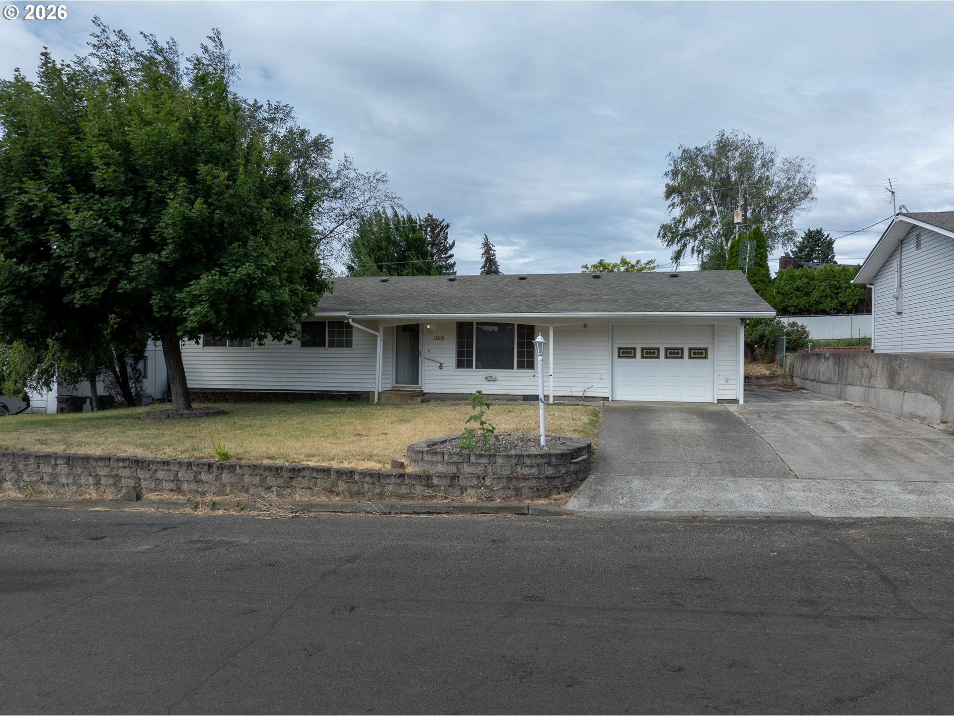 1018 W MURRAY DR