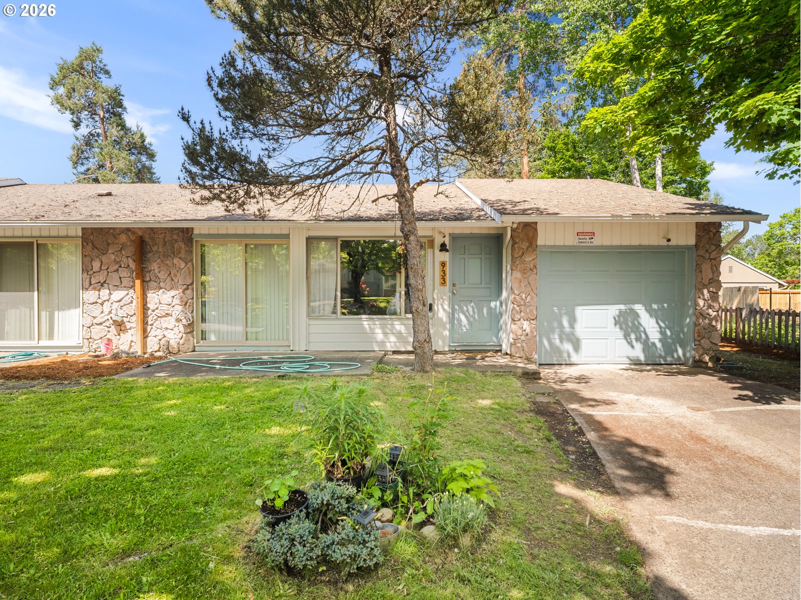 933 SE RENE AVE