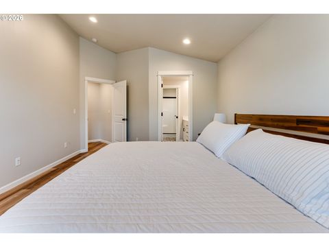 Tiny photo for 374 Owens Way, Creswell, OR 97426 (MLS # 335246680)