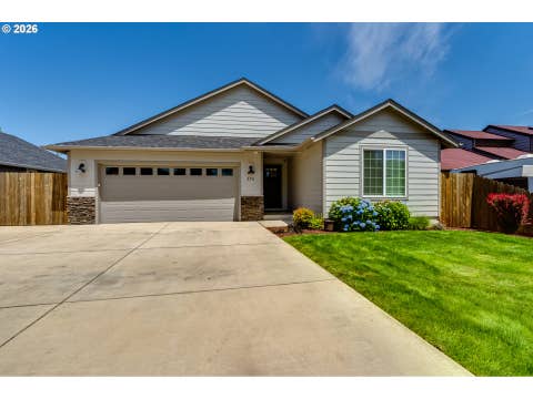 Photo of 374 Owens Way, Creswell, OR 97426 (MLS # 335246680)