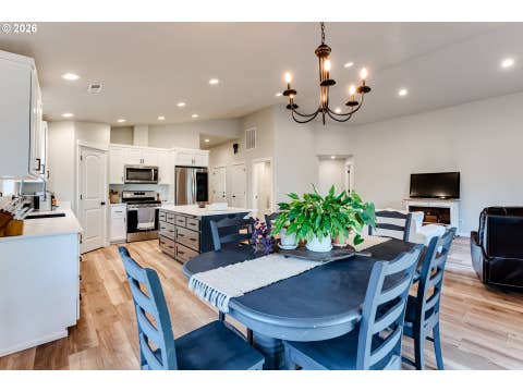 Tiny photo for 374 Owens Way, Creswell, OR 97426 (MLS # 335246680)