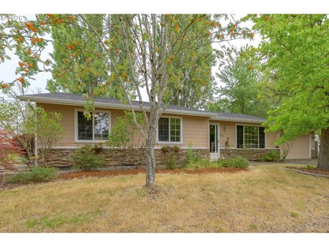 Photo of 1801 SW Tamarack St, McMinnville, OR 97128 (MLS # 569476050)
