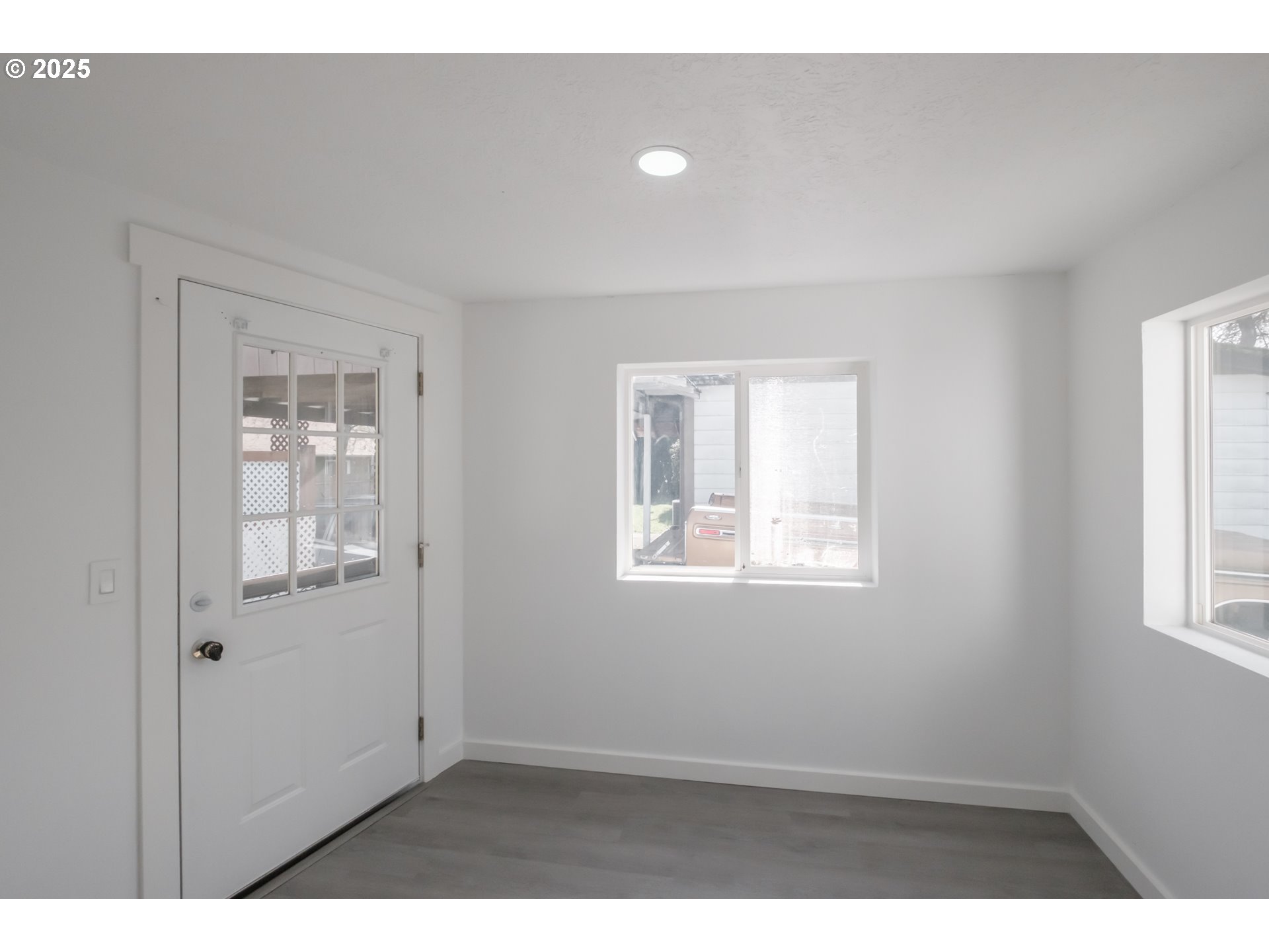 Salem, Oregon 97305, United States, 3 Bedrooms Bedrooms, ,2 BathroomsBathrooms,Residential,Pending,81828