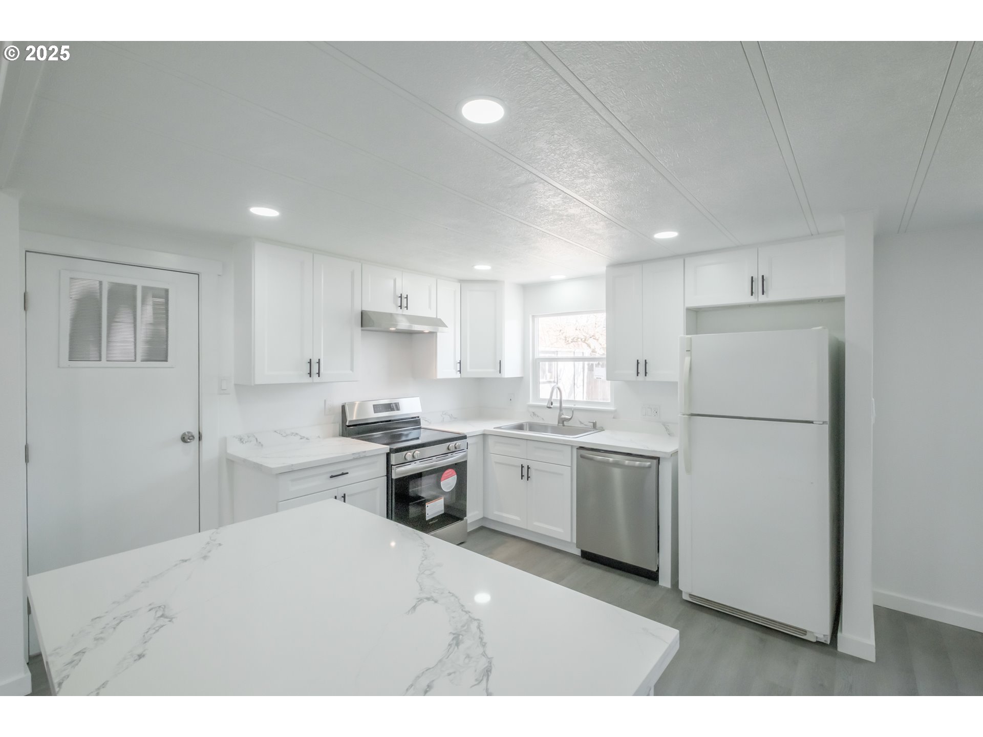 Salem, Oregon 97305, United States, 3 Bedrooms Bedrooms, ,2 BathroomsBathrooms,Residential,Pending,81828