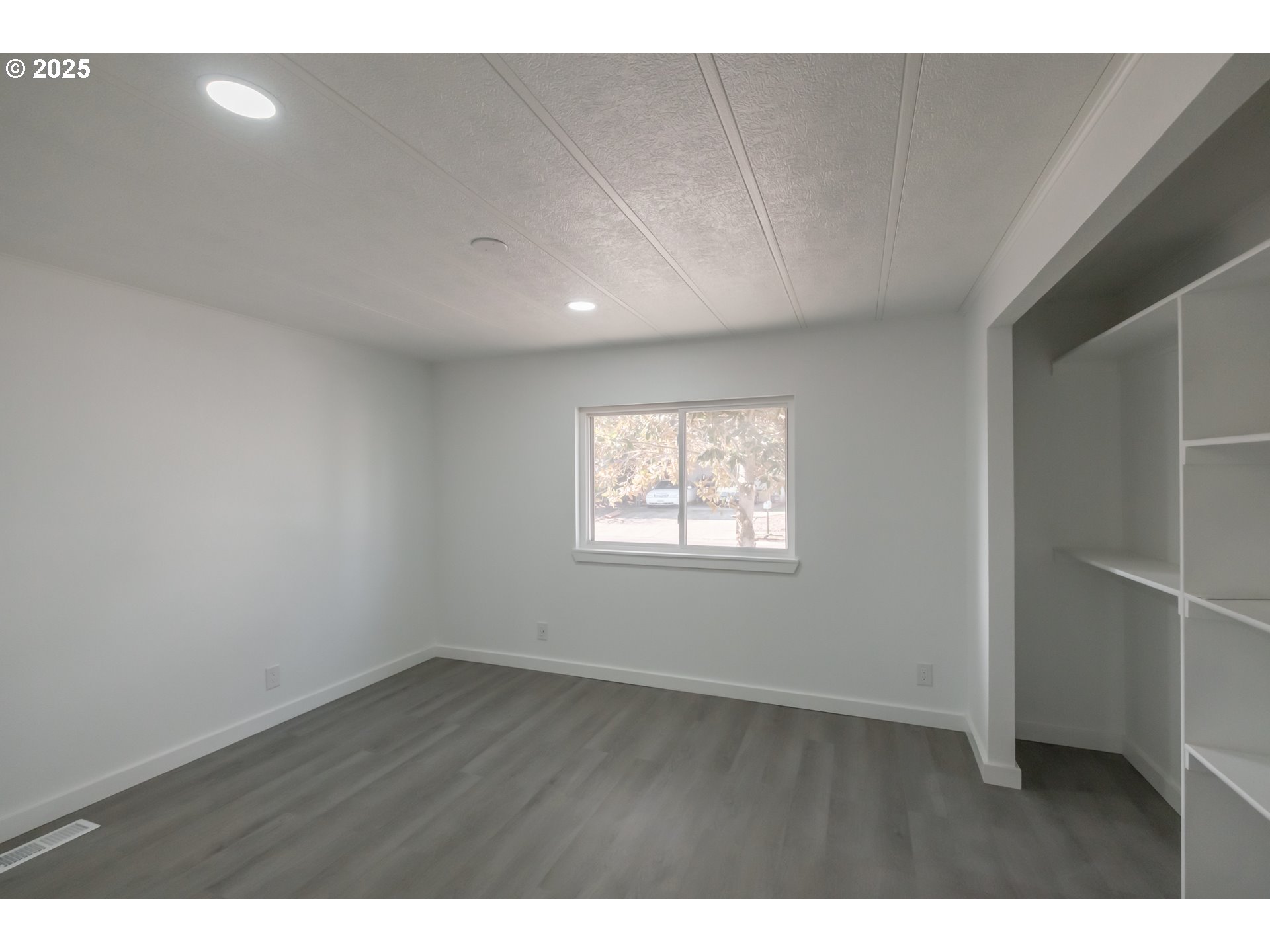 Salem, Oregon 97305, United States, 3 Bedrooms Bedrooms, ,2 BathroomsBathrooms,Residential,Pending,81828