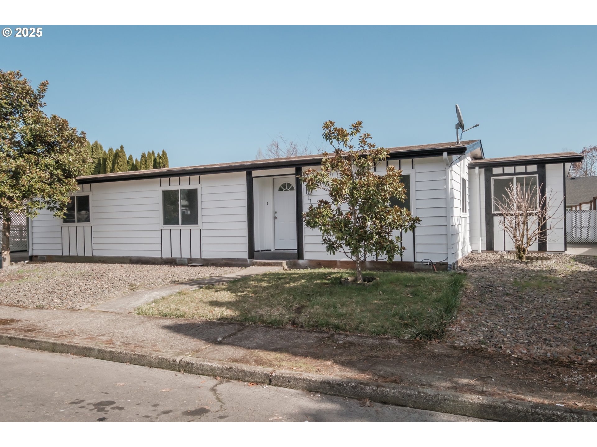 Salem, Oregon 97305, United States, 3 Bedrooms Bedrooms, ,2 BathroomsBathrooms,Residential,Pending,81828