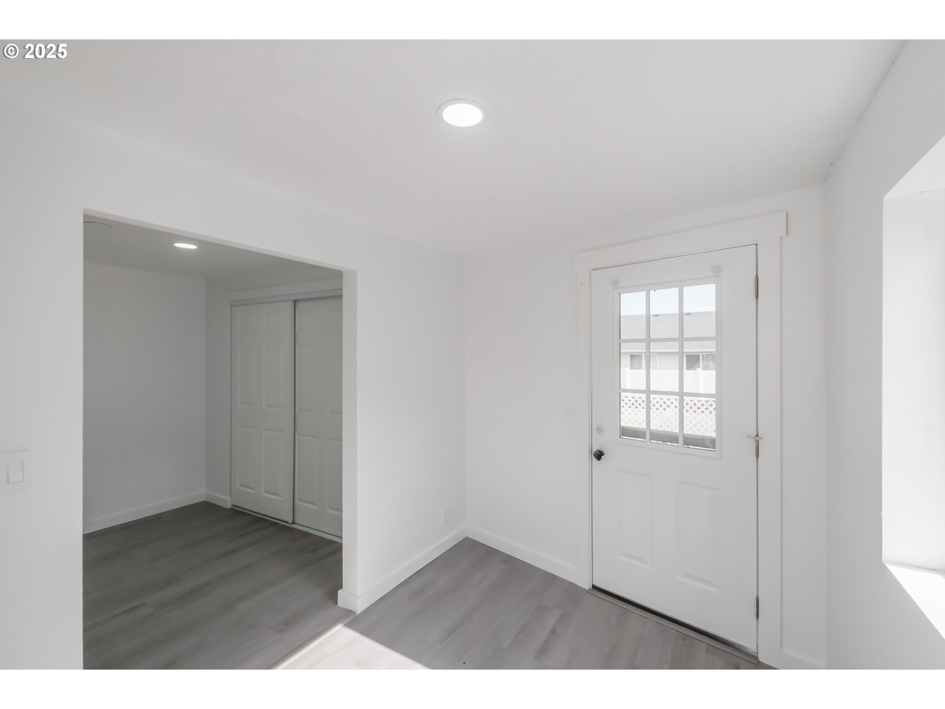 Salem, Oregon 97305, United States, 3 Bedrooms Bedrooms, ,2 BathroomsBathrooms,Residential,Pending,81828