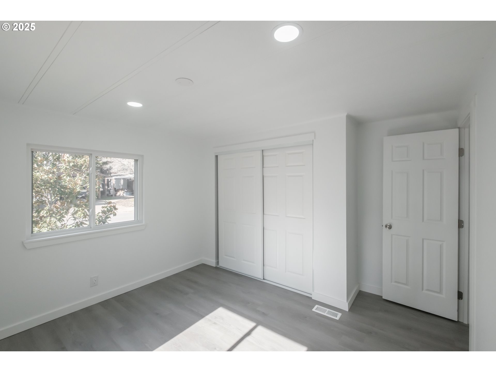 Salem, Oregon 97305, United States, 3 Bedrooms Bedrooms, ,2 BathroomsBathrooms,Residential,Pending,81828