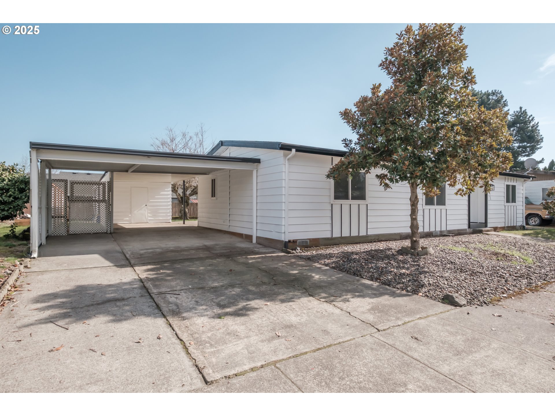 Salem, Oregon 97305, United States, 3 Bedrooms Bedrooms, ,2 BathroomsBathrooms,Residential,Pending,81828