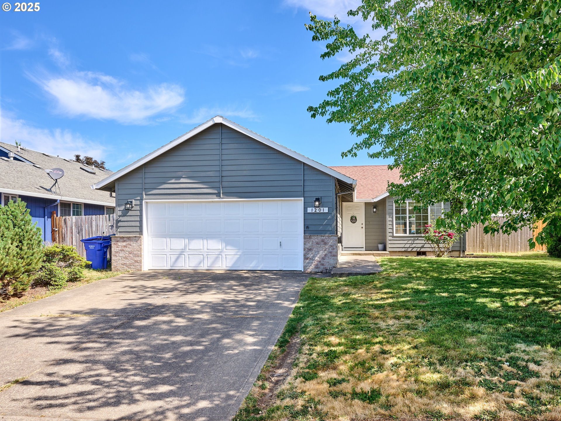 1201 MEADOW DR