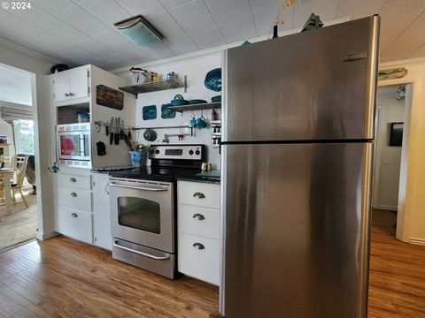 A home in Port Orford