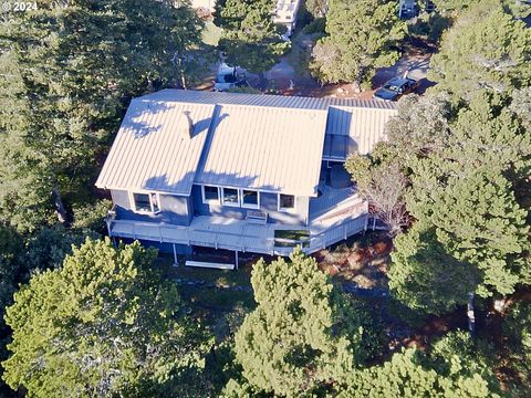 A home in Port Orford