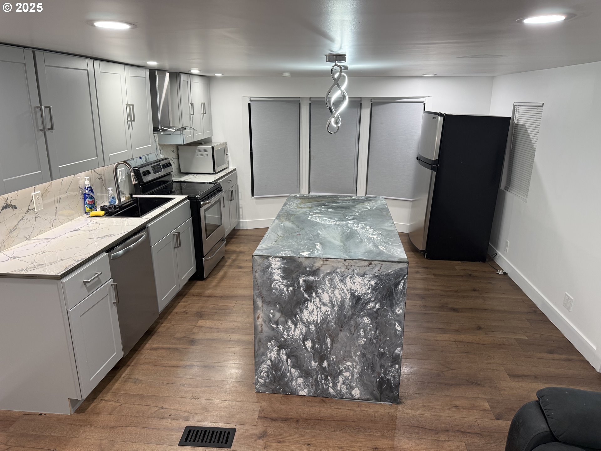 8951 SE FULLER RD 37