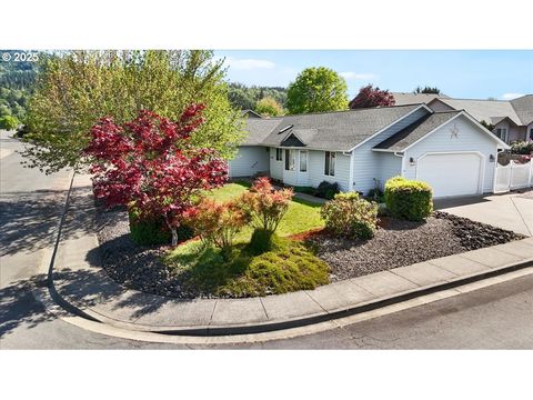 227 Cambridge Dr, Sutherlin, OR 97479 - MLS#: 499834710