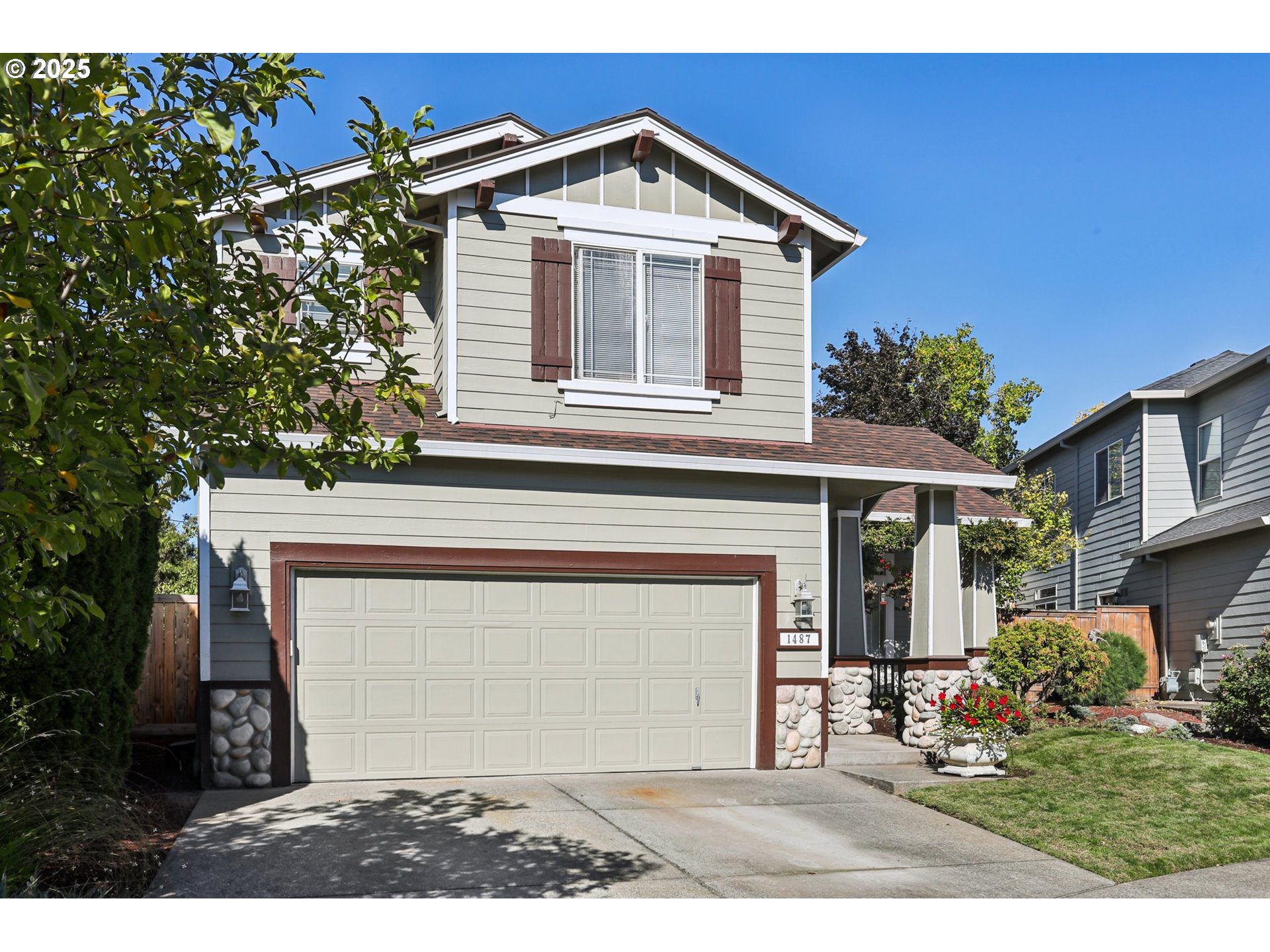 1487 NE MOON RISE DR