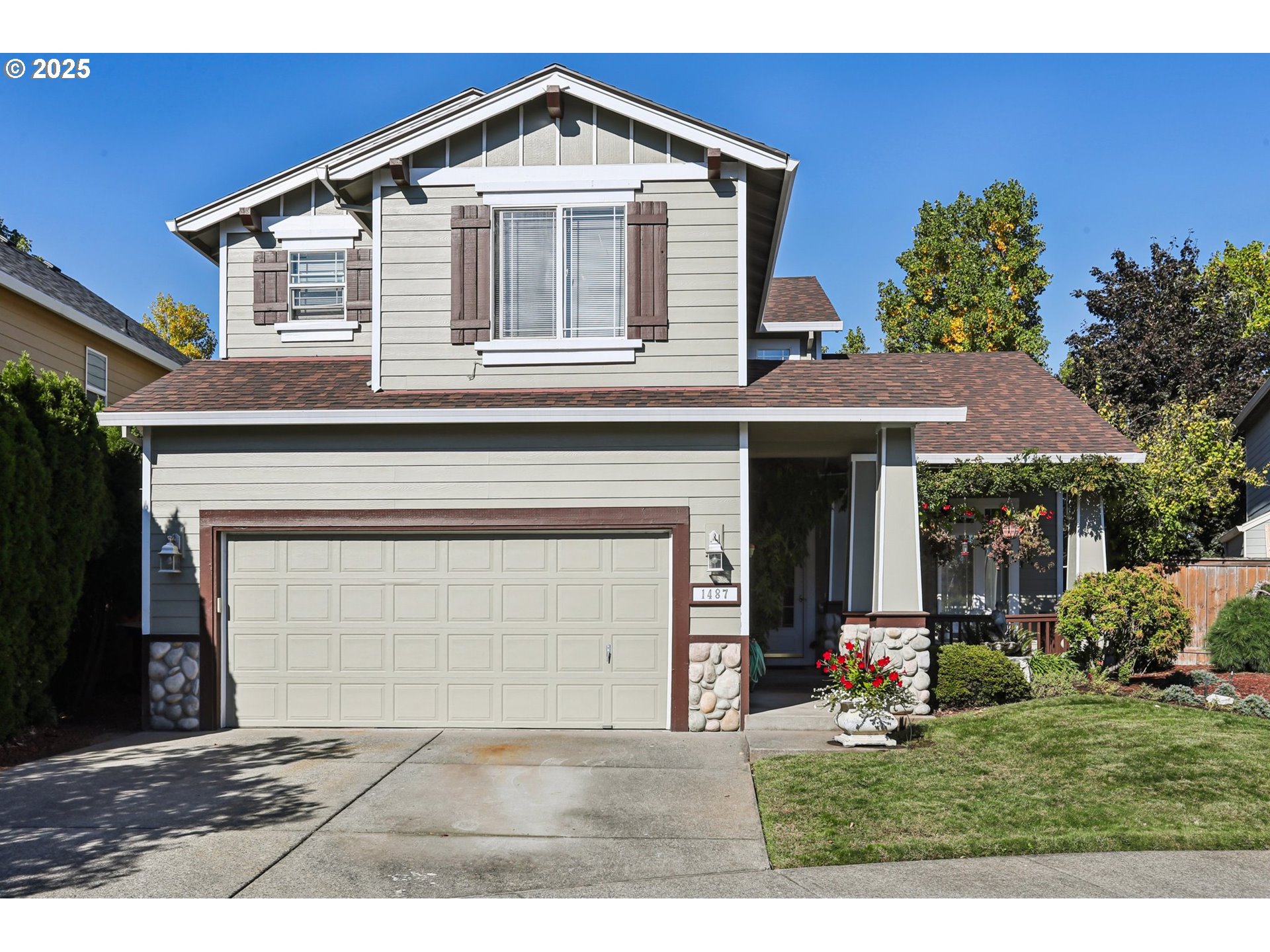 1487 NE MOON RISE DR