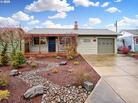 A home in Woodburn