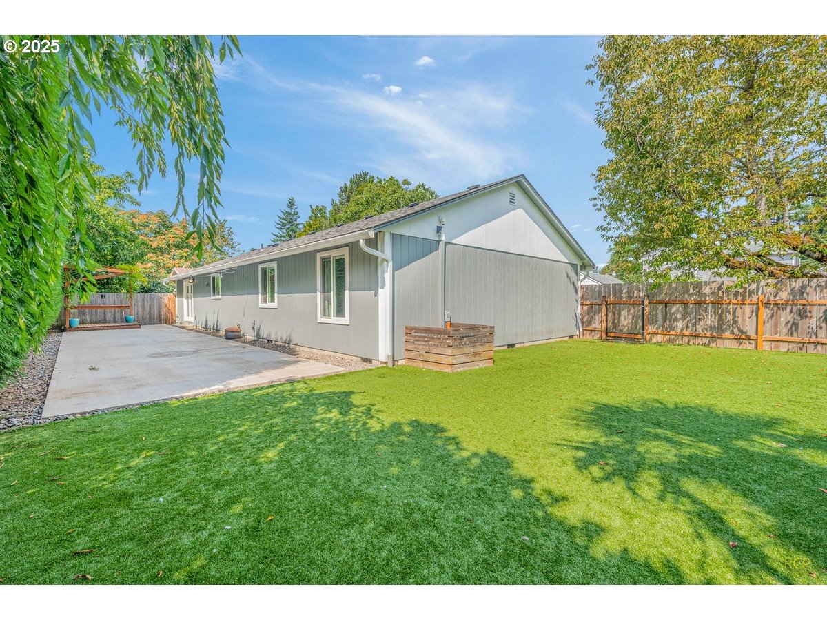 10938 NE SISKIYOU ST