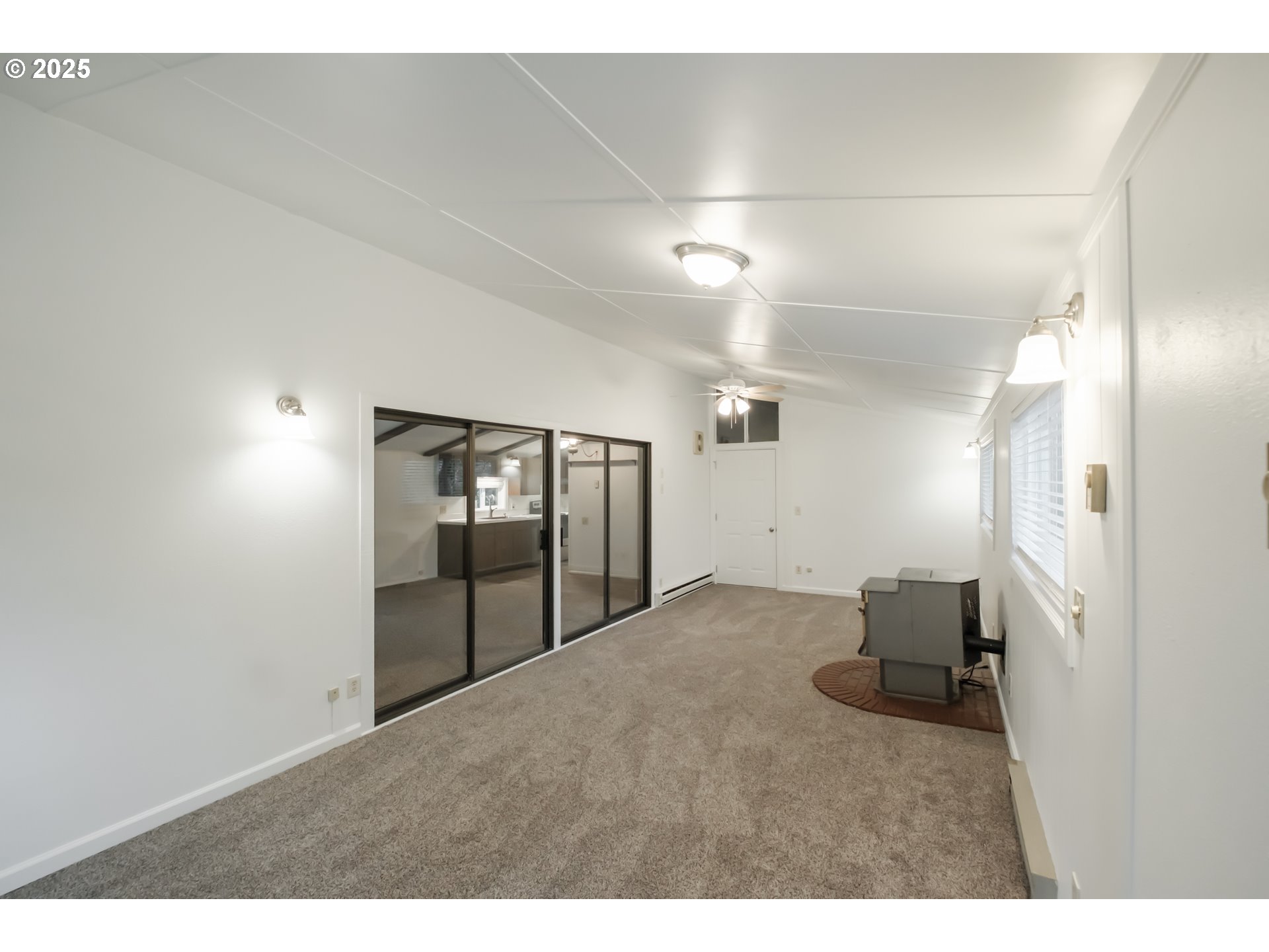 Florence, Oregon 97439, United States, 2 Bedrooms Bedrooms, ,2 BathroomsBathrooms,Residential,Active,95484