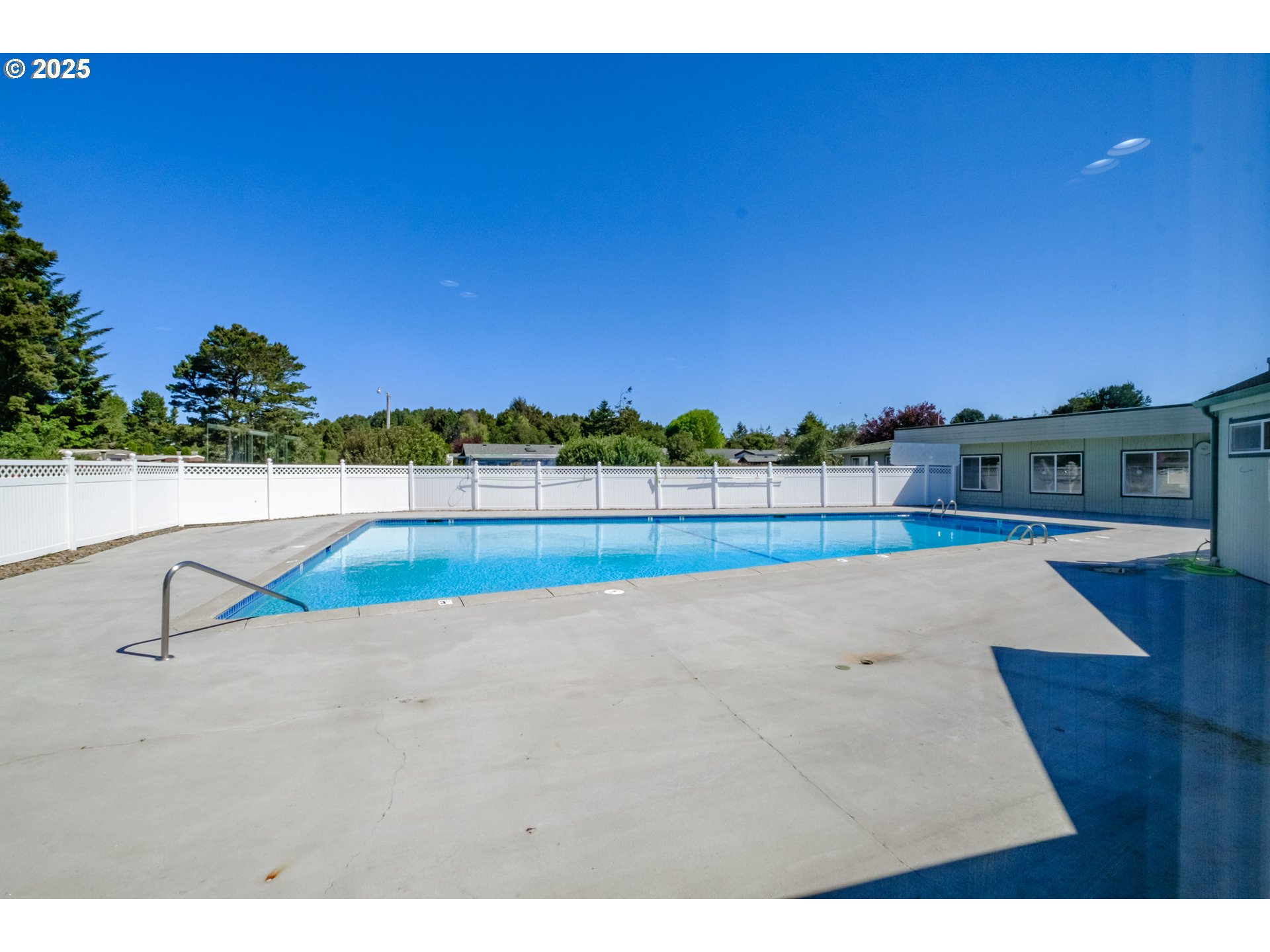 Florence, Oregon 97439, United States, 2 Bedrooms Bedrooms, ,2 BathroomsBathrooms,Residential,Active,95484