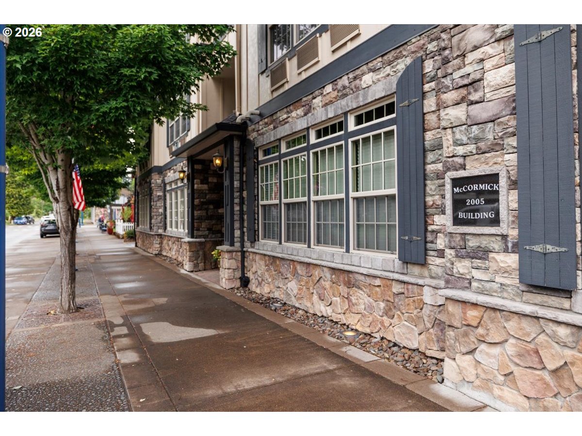 22582 SW MAIN ST 303