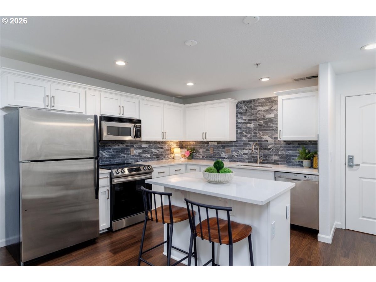 22582 SW MAIN ST 303