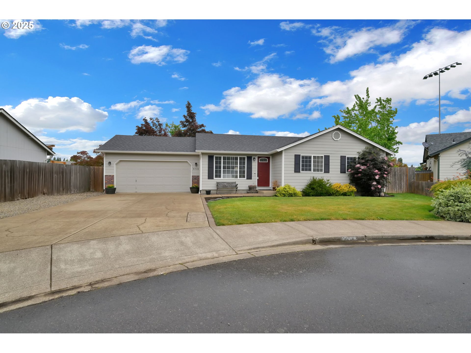 958 BUSH LN