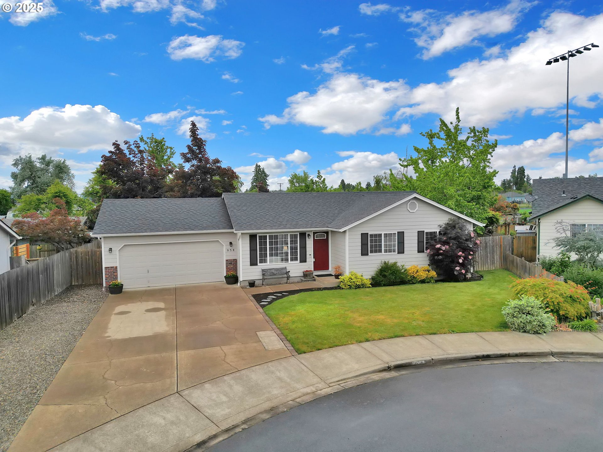 958 BUSH LN