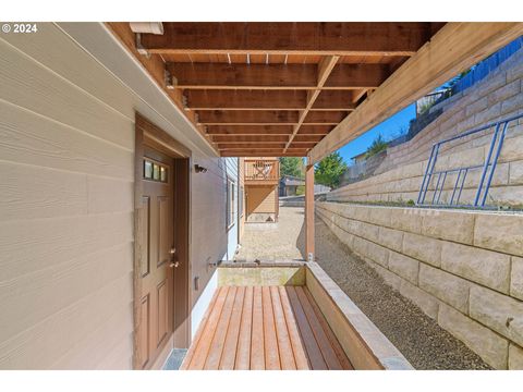 A home in Coos Bay