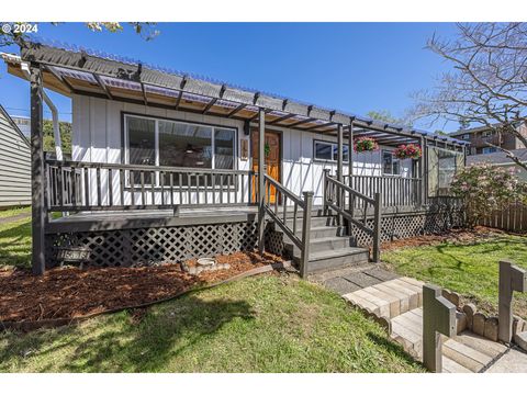 A home in Coos Bay