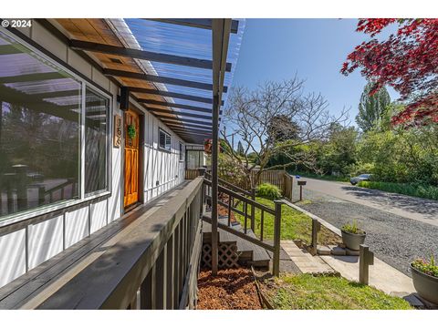 A home in Coos Bay