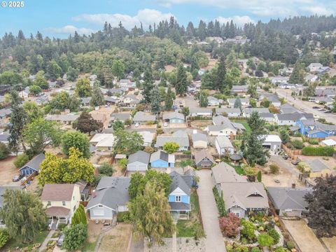 601 S WATER ST Silverton OR 97381